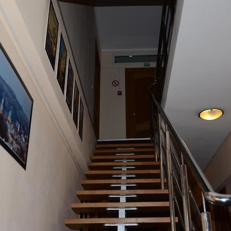 Burger Plus Inn Lwów Zewnętrze zdjęcie