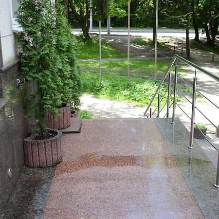 Burger Plus Inn Lwów Zewnętrze zdjęcie