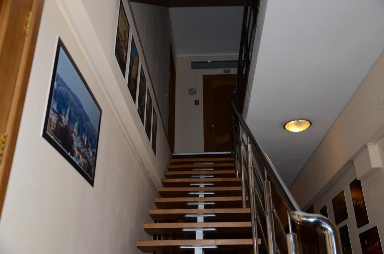 Burger Plus Inn Lwów Zewnętrze zdjęcie